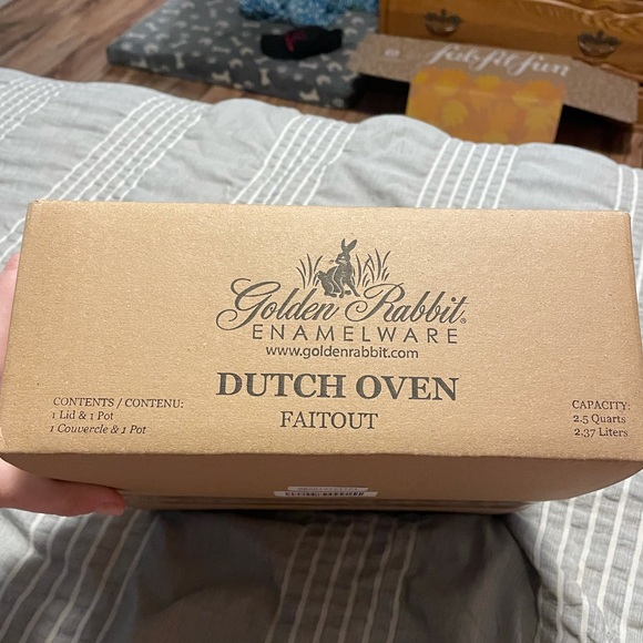 Golden Rabbit Dutch oven - Picture 6 of 6